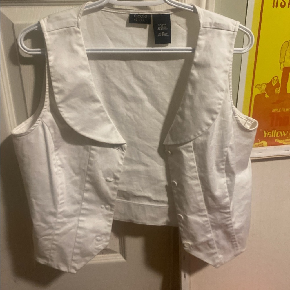 White vest top